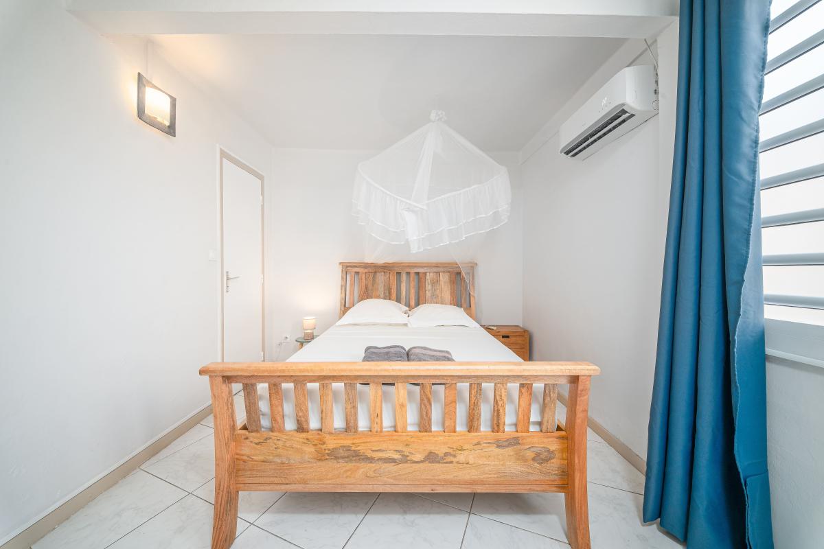chambre 2-double-climatisee-villa-diamant (1)